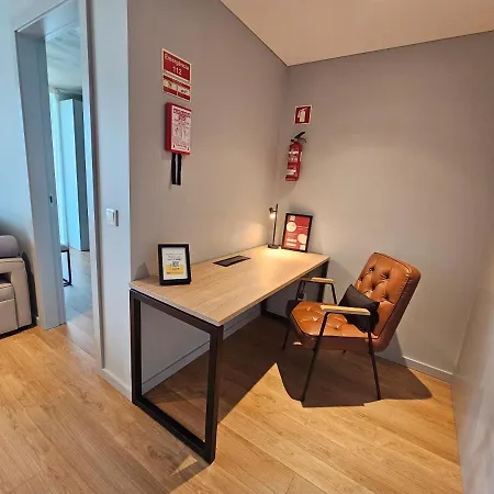 A Proa Do Moliceiro - King Bed With Mirror أفيرو