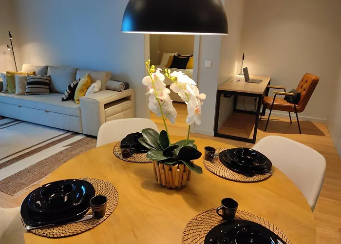 A Proa Do Moliceiro - King Bed With Mirror Apartment Aveiro